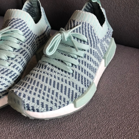 Women’s Adidas NMD R1 Primeknit NWT - Picture 4 of 6